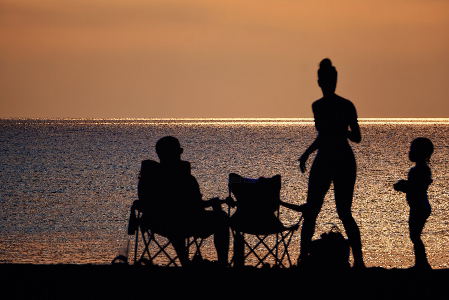 Photography titled "Beach Fam" by Debbie Scott-Queenin, Original Artwork, Digital Photography Mounted on Aluminium