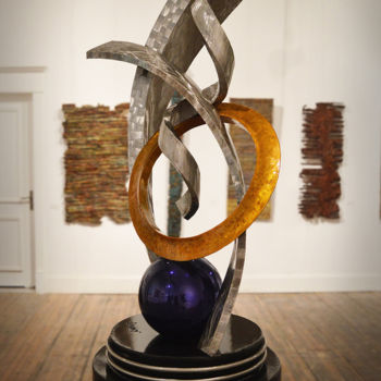 Skulptur mit dem Titel "Legacy" von Hunter Brown, Original-Kunstwerk, Metalle