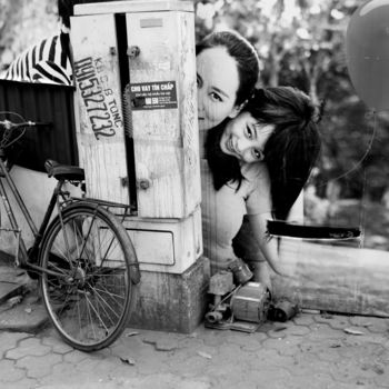 Photographie intitulée "cache-cache.(plus b…" par Bernard Vergier, Œuvre d'art originale