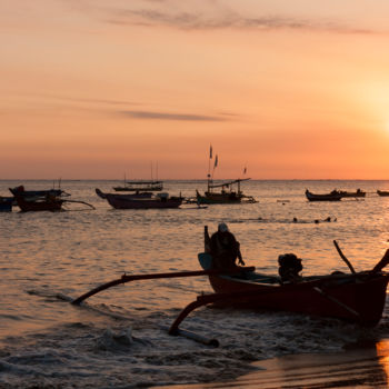 Photographie intitulée "Pêcheurs au coucher…" par Olivier Philippot, Œuvre d'art originale