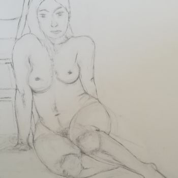 Femme assise de face