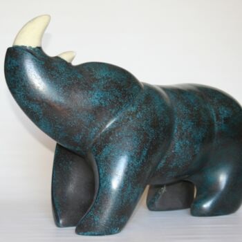 Sculpture intitulée "rhino-bleu." par Gilles Quere, Œuvre d'art originale, Pâte polymère