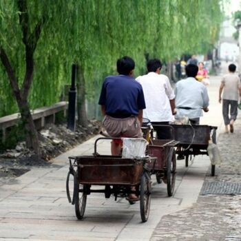 Photographie intitulée "Chinese workers on…" par Gautier Willaume, Œuvre d'art originale
