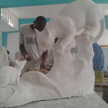 Sculpture intitulée "la prudence chat et…" par Élysée Nguadio, Œuvre d'art originale, Plâtre