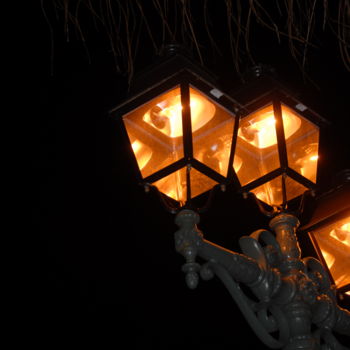 Photographie intitulée "nuit au Beausset" par Martine Maury, Œuvre d'art originale, Photographie non manipulée