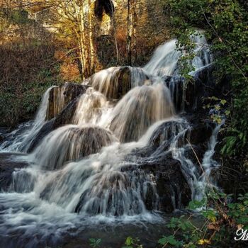 Photographie intitulée "Cascade de Lucey" par Michel Guillet, Œuvre d'art originale, Photographie non manipulée