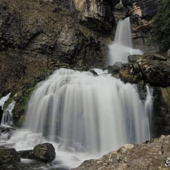 Φωτογραφία με τίτλο "Cascade de la Doria" από Michel Guillet, Αυθεντικά έργα τέχνης, Μη χειραγωγημένη φωτογραφία