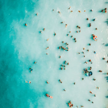 「People Crowd Having…」というタイトルの写真撮影 Radu Bercanによって, オリジナルのアートワーク, デジタル