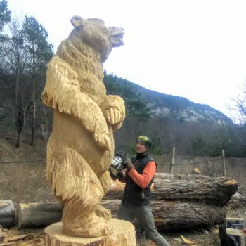 Skulptur mit dem Titel "Резьба медведя бенз…" von Vladimir Filatov, Original-Kunstwerk, Holz