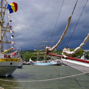 Photographie intitulée "Armada, Rouen, quai…" par Pierre-Yves Rospabé, Œuvre d'art originale, Photographie numérique