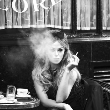 Photographie intitulée "Cafe de Flore #2" par Dana And Stephane Maitec, Œuvre d'art originale, Photographie non manipulée