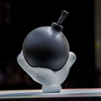 Sculpture titled "La bombe Classic" by Xavier Wttrwulghe, Original Artwork, Resin