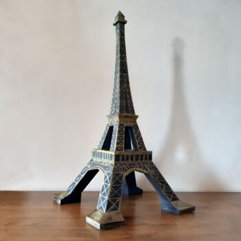 Skulptur mit dem Titel "Tour Eiffel papercr…" von Ecogami, Original-Kunstwerk, Papier