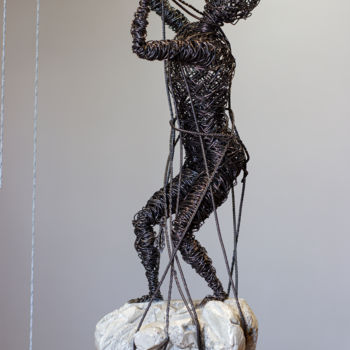 Sculptuur getiteld "Struggle 50x16x18 4…" door Karen Axikyan, Origineel Kunstwerk, Beton