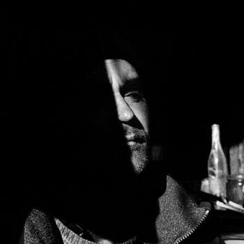 Photographie intitulée "In The Shadow" par Goian, Œuvre d'art originale, Photographie numérique