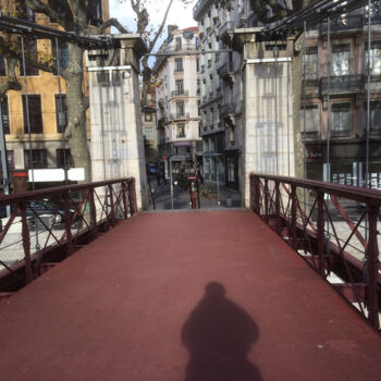 Photographie intitulée "Pont rouge" par Camille R., Œuvre d'art originale, Photographie numérique