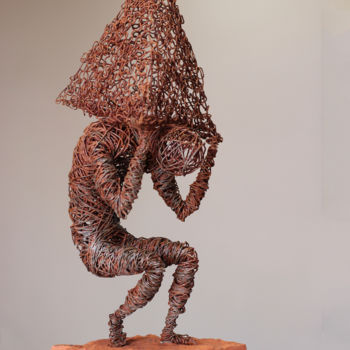 Sculptuur getiteld "Pyramid (48x15x18 4…" door Karen Axikyan, Origineel Kunstwerk, Metalen