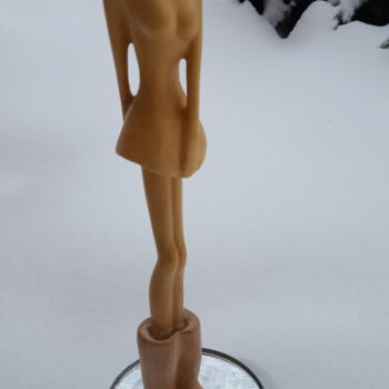 Scultura intitolato "Trop courte" da Max Bernard, Opera d'arte originale, Legno