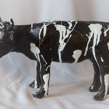 Sculpture intitulée "Vache tachetée" par Isabelle Zwang, Œuvre d'art originale, Céramique