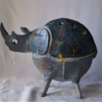 Sculpture titled "Rhinocéros gris" by Isabelle Zwang, Original Artwork, Clay