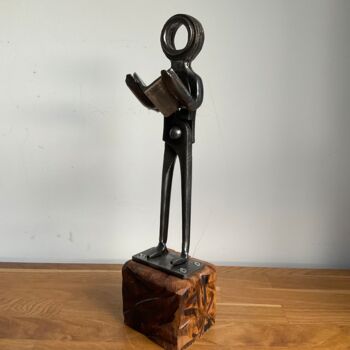 Sculpture titled "Liseur" by Marie Le Metour, Original Artwork, Metals