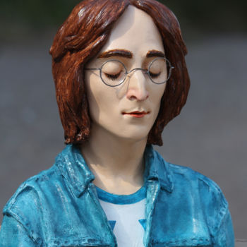 Sculptuur getiteld "John Lennon, imagine" door Rock Portraits By Larisa Churkina, Origineel Kunstwerk, Gietwerk