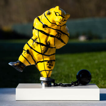 Sculpture titled "L'ours joyeux "Le b…" by Xavier Wttrwulghe, Original Artwork, Resin