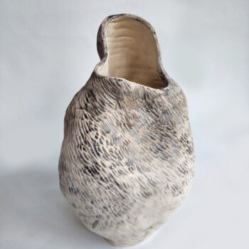 Sculptuur getiteld "Germen" door Julia Klyueva, Origineel Kunstwerk, Keramiek