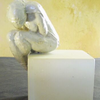 Sculpture titled "Escultura "O vazio.…" by Mauricio Santos, Original Artwork, Resin