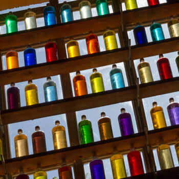 Photographie intitulée "Bouteilles" par Isabelle Deloge, Œuvre d'art originale, Photographie numérique