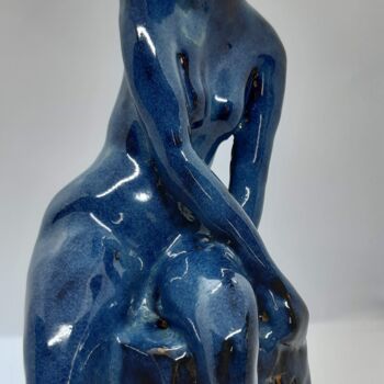 Sculpture intitulée "Lilly assise  en am…" par Marie Pascale Martins, Œuvre d'art originale, Terre cuite