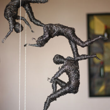 제목이 "Mess (75x45x18 4.7k…"인 조형물 Karen Axikyan로, 원작, 콘크리트