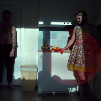 Photographie intitulée "u3p4q\ A man. A hid…" par Leni Smoragdova, Œuvre d'art originale, Photographie argentique