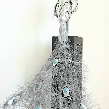 Sculpture titled "Le Paon" by Adda Merzougui, Original Artwork, Metals