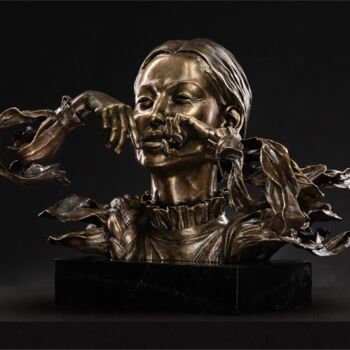 Escultura titulada "Mother's Blessing" por Tumen Khamaganov, Obra de arte original, Bronce