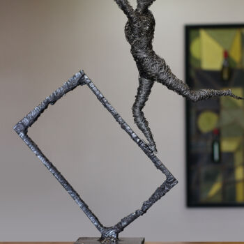 Sculptuur getiteld "Meteor hunter (57x4…" door Karen Axikyan, Origineel Kunstwerk, Steen