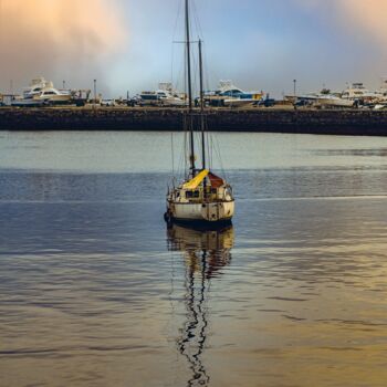 Photographie intitulée "The boat at dusk" par Felipe Hueb, Œuvre d'art originale, Photographie numérique