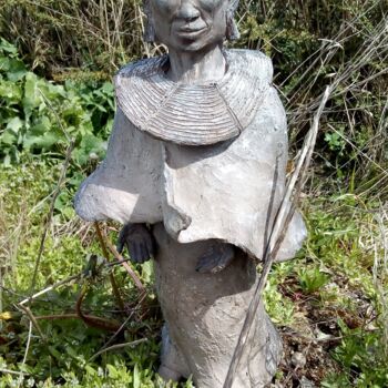 Sculpture titled "chef massaï" by Marie Pendelio, Original Artwork, Clay