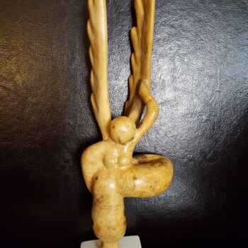 Scultura intitolato "Flying woman" da Max Bernard, Opera d'arte originale, Legno