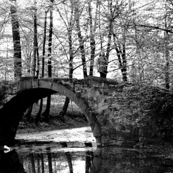 Photographie intitulée "girl on bridge" par Magda Durda, Œuvre d'art originale, Photographie non manipulée