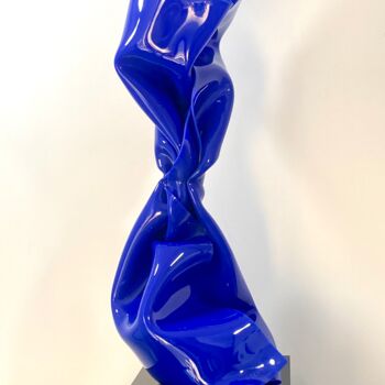 제목이 "WRAPPING TWIST BLEU"인 조형물 Laurence Jenk로, 원작, 플라스틱