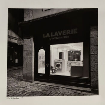 Photography titled "Laverie de nuit" by Nicolas Dalaudier, Original Artwork, Non Manipulated Photography Mounted on Wood Str…