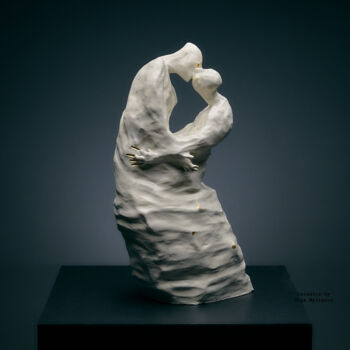 Sculptuur getiteld "Passion. White." door Oly Miltys, Origineel Kunstwerk, Keramiek