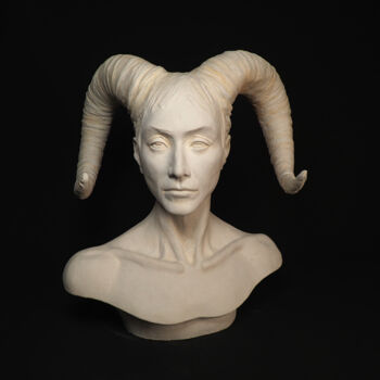 제목이 "Selene"인 조형물 Rossella Scapini로, 원작, 시멘트