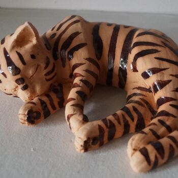 Sculpture titled "CHAT ROSE THE RAYE" by Isabelle Zwang, Original Artwork, Terra cotta