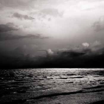 Photographie intitulée "La  mer noire....." par Philippe Berthier, Œuvre d'art originale, Photographie numérique