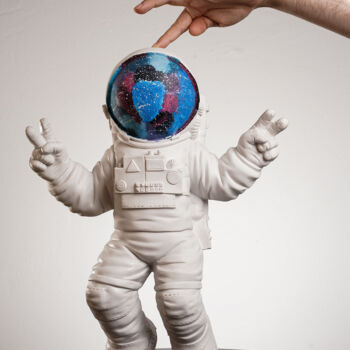 Sculpture titled "Peace Out Astronaut…" by Dervis Yusuf Akdemir, Original Artwork, Resin