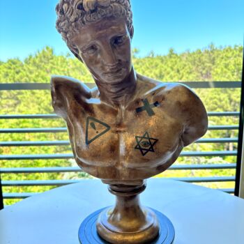 Sculpture intitulée "Cosmic Messenger: T…" par Dervis Yusuf Akdemir, Œuvre d'art originale, Plâtre