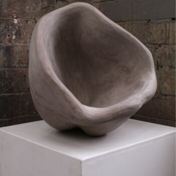 Skulptur mit dem Titel "Between Rock 001" von Siobhán Joyce, Original-Kunstwerk, Gips