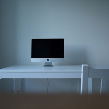 「gw54 / So distant a…」というタイトルの写真撮影 Leni Smoragdovaによって, オリジナルのアートワーク, 操作されていない写真 アルミニウムにマウント
